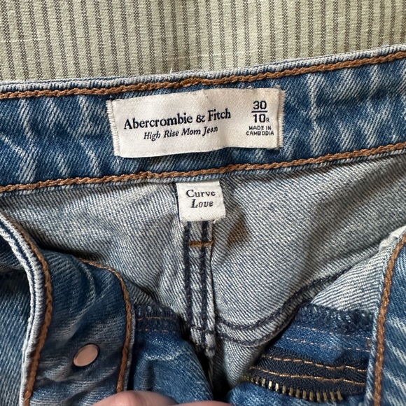 Abercrombie High Rise Mom Jean; medium wash - Picture 2 of 3